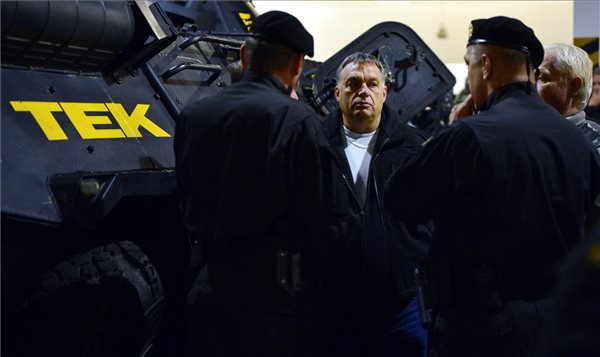 Orbán: legalább olyan keménynek kell lenni, mint a terroristák! - képek
