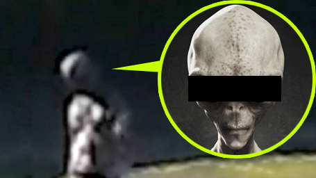 Gyanútlan kocogóra tört a meztelen földönkívüli - videó
