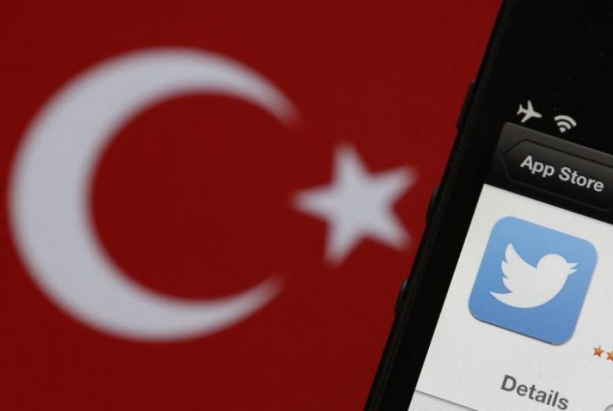 Törökország egy éjszaka alatt lekapcsolta a fél internetet