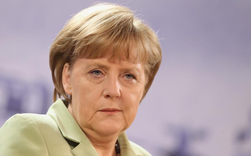 Merkel tárt karokkal várja a terroristákat! – meg is indítják felé