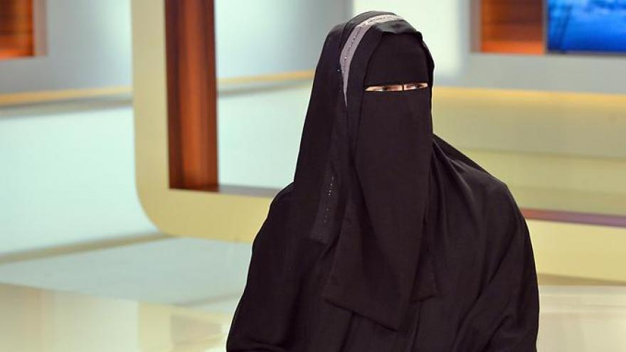 Botrányt keltett a nikábot viselő muszlim nő a német talkshowban