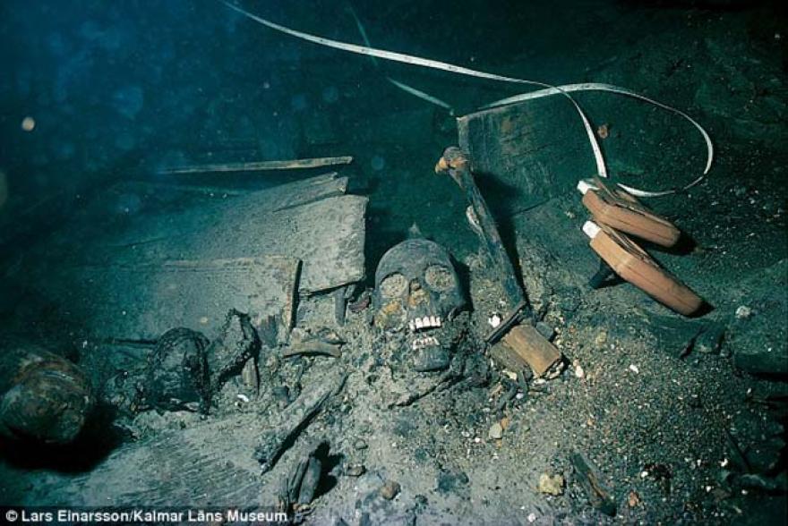 Bontatlan palackokat találtak egy XIX. századi elsüllyedt hajón