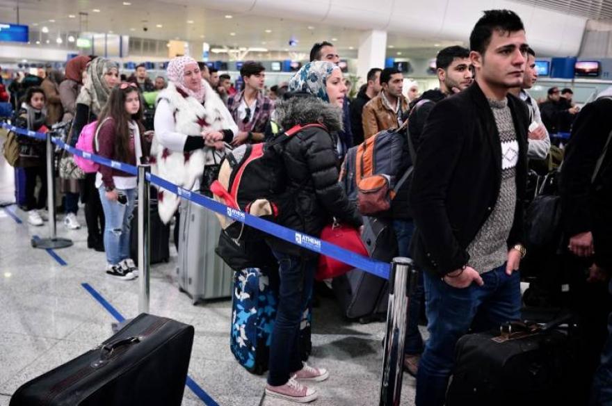 Repülővel ingyen viszik a kiválasztott migránsokat Németországba