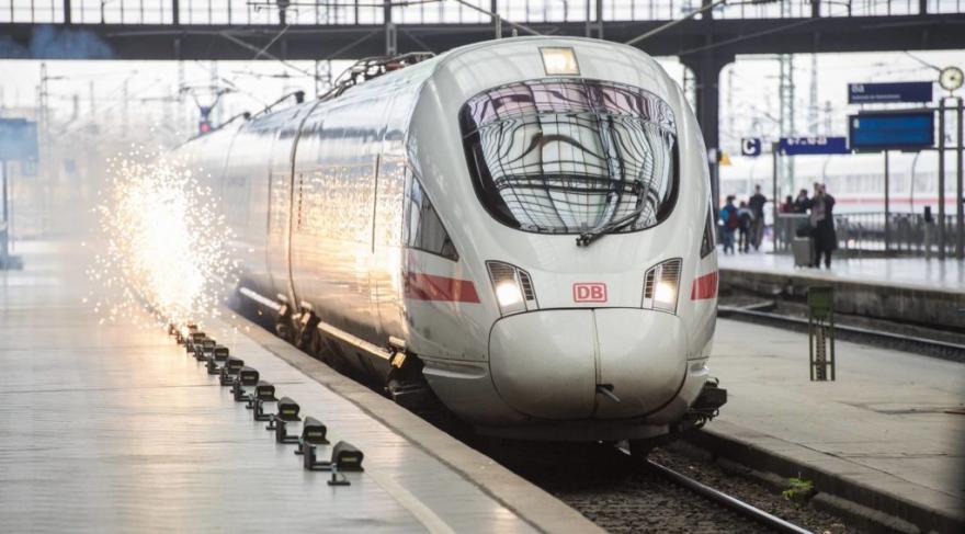 Ingyen vonatozhatnak egy hónapig a 18. évet betöltött európai fiatalok