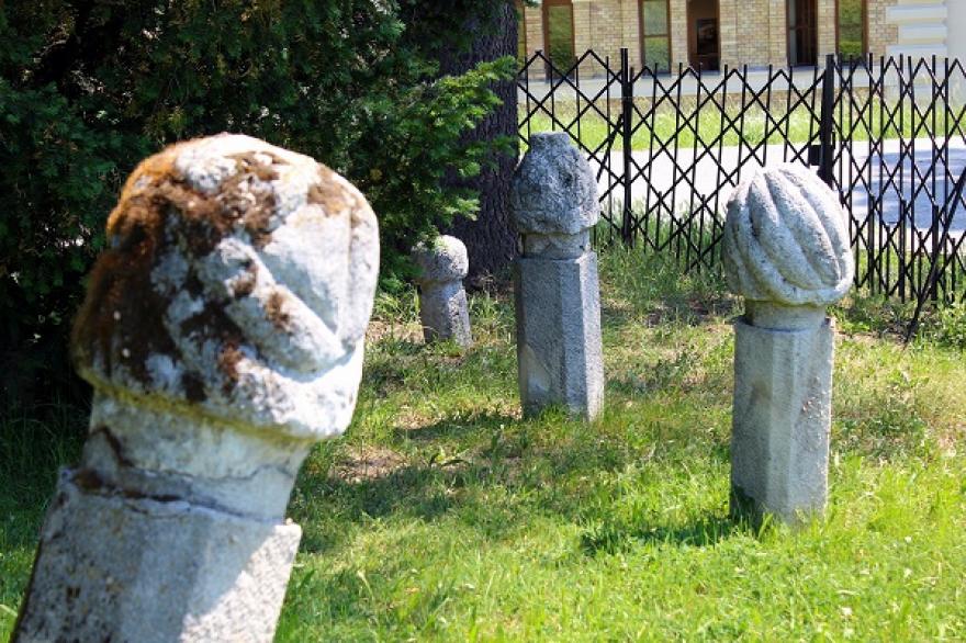 Különleges turbános sírköveket nézhetsz meg a Vár alatt
