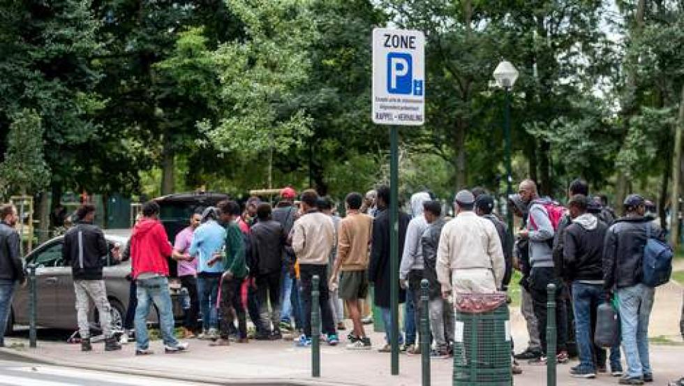 Brüsszelben több 100 migráns sátortáborozik egy parkban
