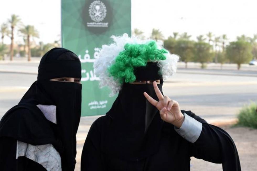 Szaúdi nők életükben először mehettek stadionba a nemzeti ünnepen – videó