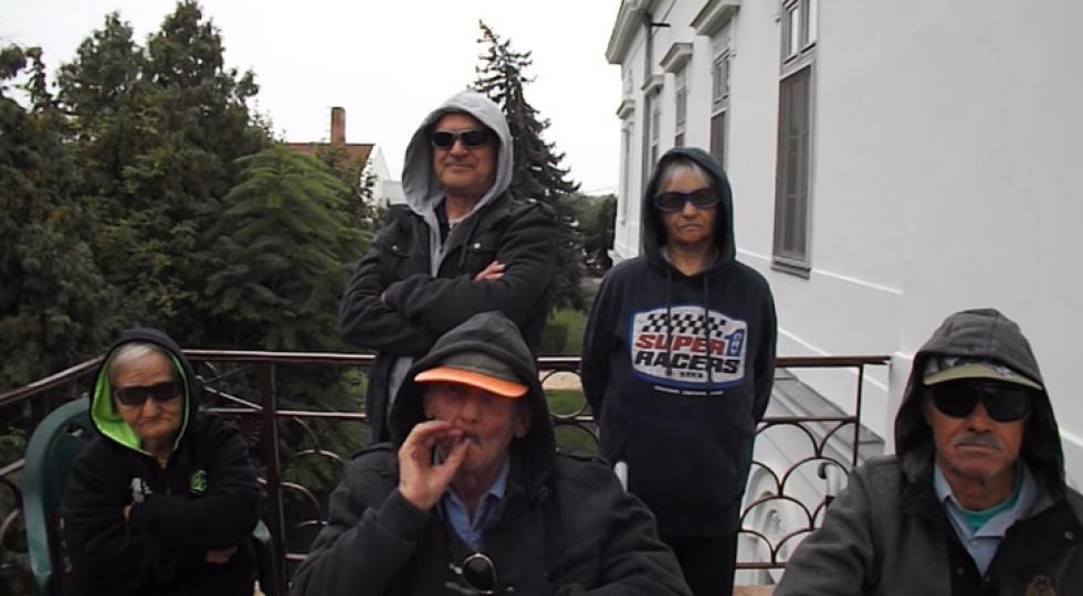 Újszászi idősotthon lakóinak rappelő videója tarol a neten