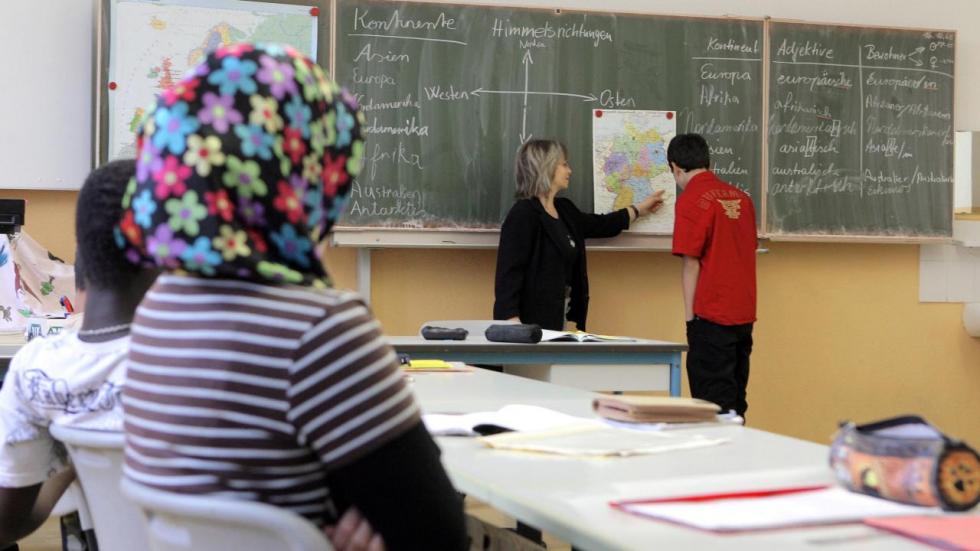 Migránsgyerekek oktatásával így kínlódnak egy német iskolában