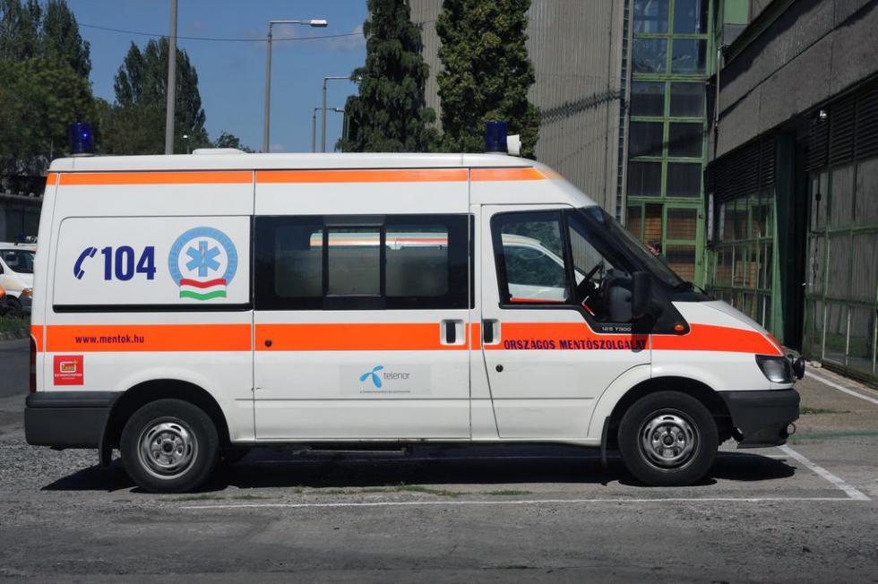 Rohadó, rozsdás mentőautóval járnak a mentősök Borsodban