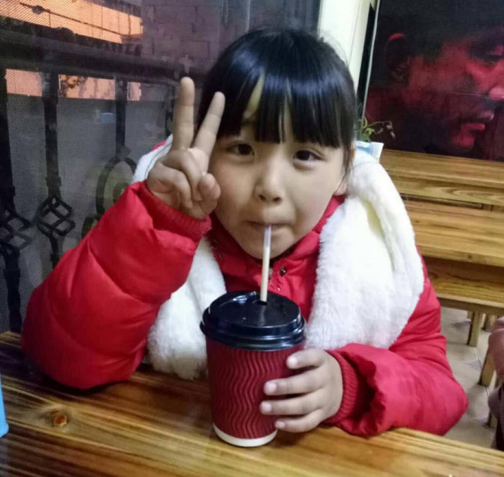 Szívszorító dolgot tett a kínai édesapa, hogy beteg kislányának segítsen