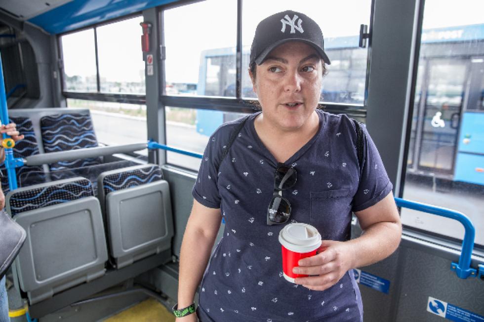 Kávéval forrázta le és meg is verte női utasát egy buszsofőr