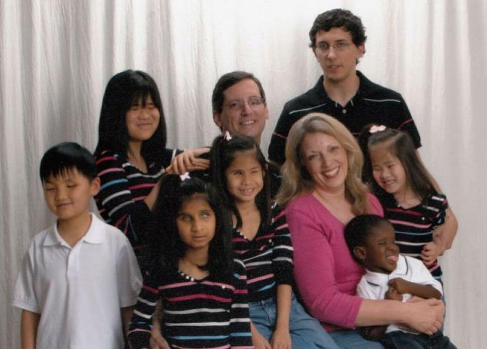 Hat vak gyereket fogadott örökbe a jószívű amerikai házaspár