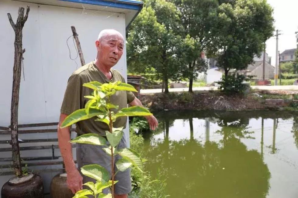 80 éves hős kínai férfi mentett ki egy fuldokló gyereket a folyóból