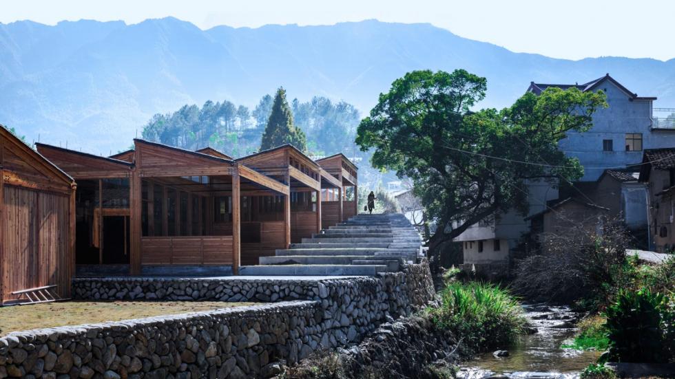 A DnA_Design and Architecture építészeti cég egy stílusos faszerkezetes tofu gyárat épített a kínai hegyekben