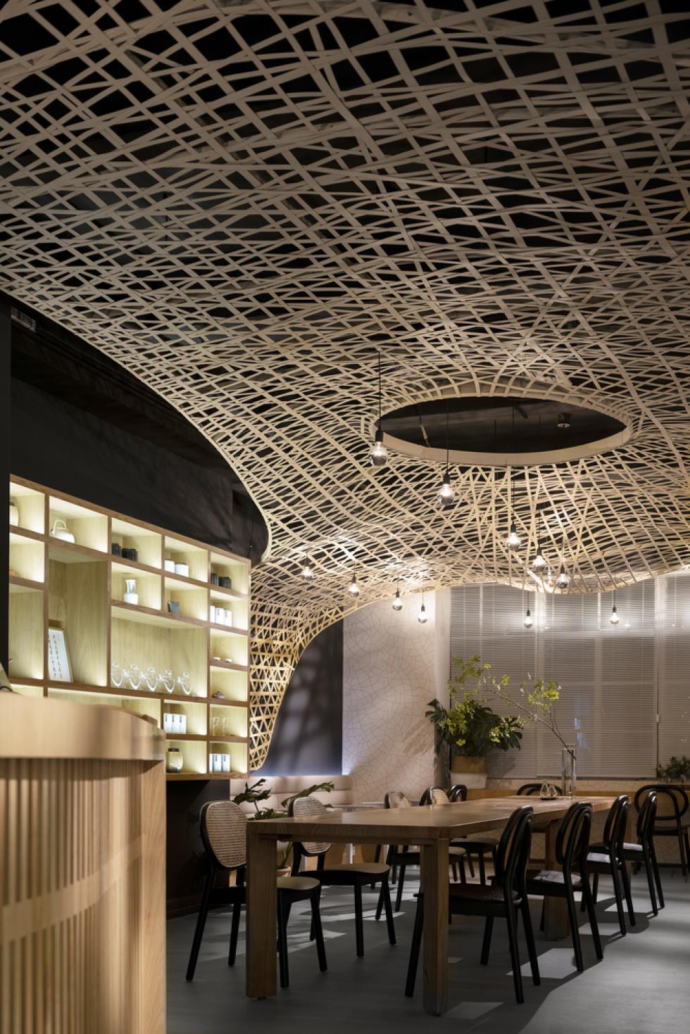 Kínai teaház, csodálatos bambusz mennyezeti installációval