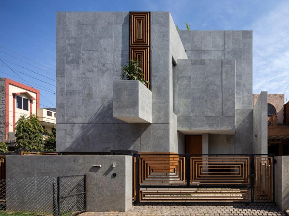 Egyedi belsőépítészeti esztétika a japán wabi-sabi, az ipari és a brutalista stílusok kombinációjából