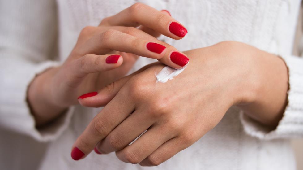 Neked is kiszárítja a kezed a sok kézfertőtlenítés? Akkor ez a regeneráló praktika neked is segíthet!