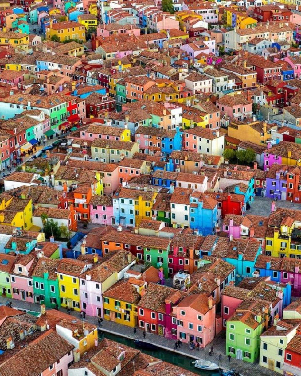 Színes építészet: 7 város élénk színekkel felülnézetből