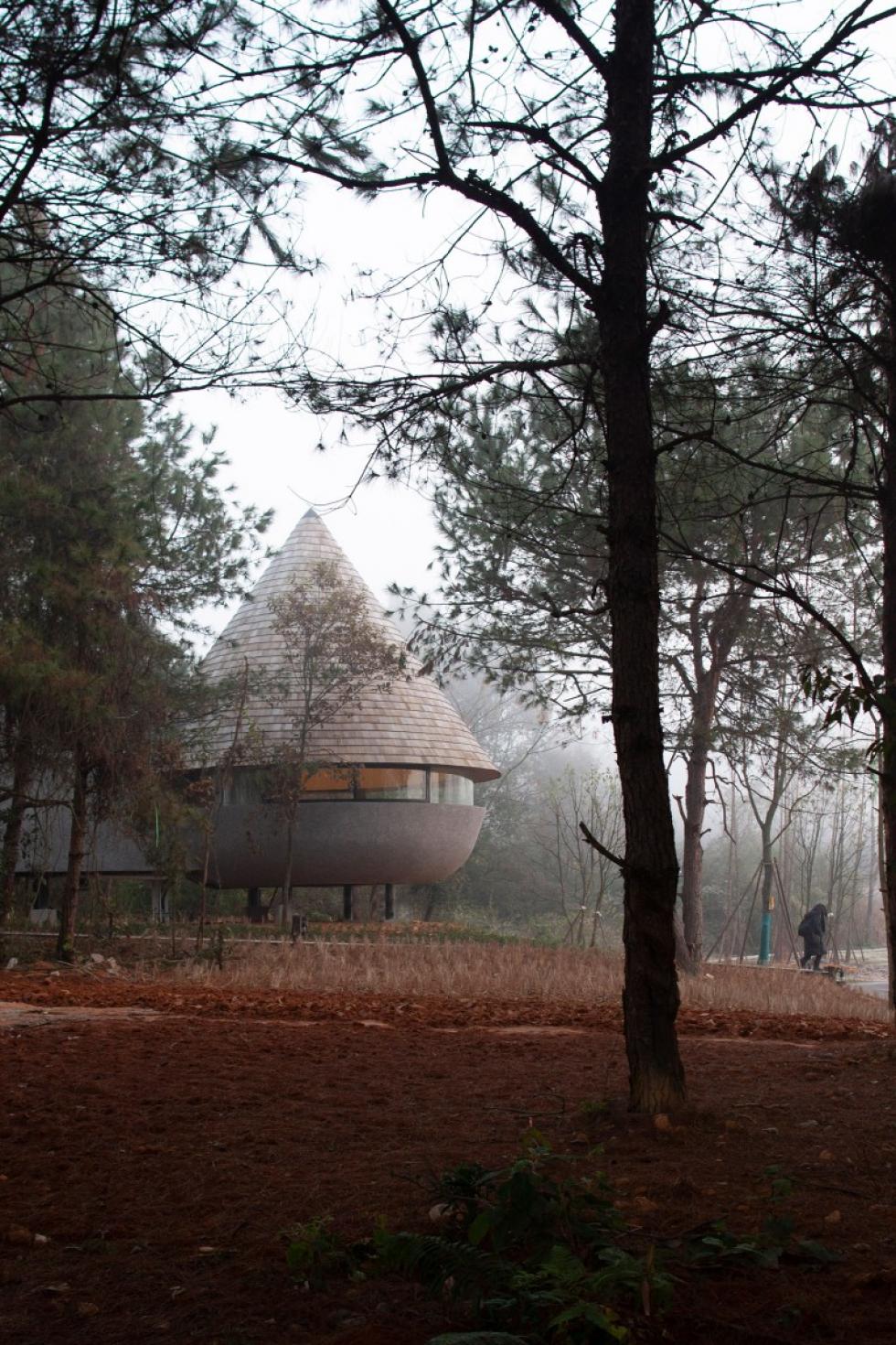 A ZJJZ Atelier egy kínai népmese alapján hozta létre a “Gomba vendégházat”