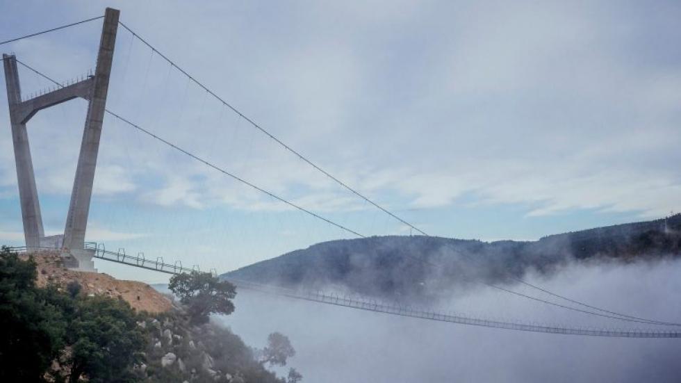 Megnyílt a világ leghosszabb gyalogos függőhídja Portugáliában