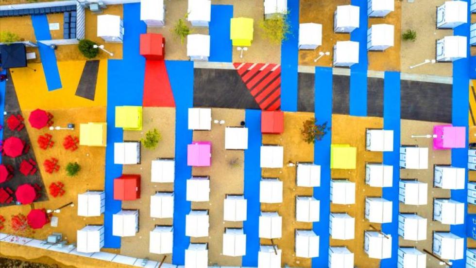 A Lehrer Architects színes mikroház- közösséget épített a Los Angeles-i hajléktalanoknak