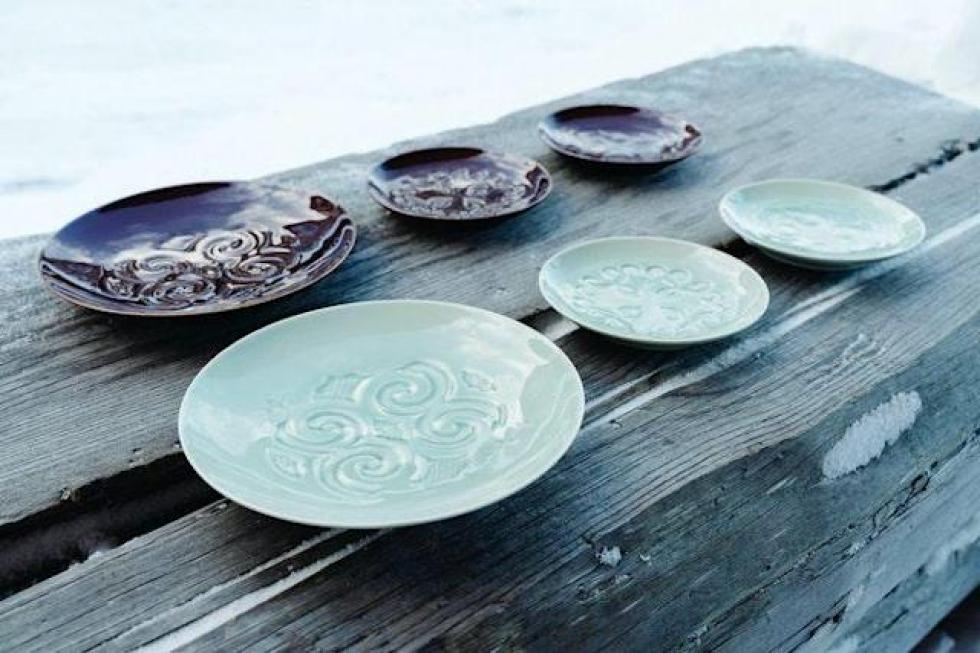 Ainu Meets Arita: Japánban készült gyönyörű tányérok őslakos művészek mintáival