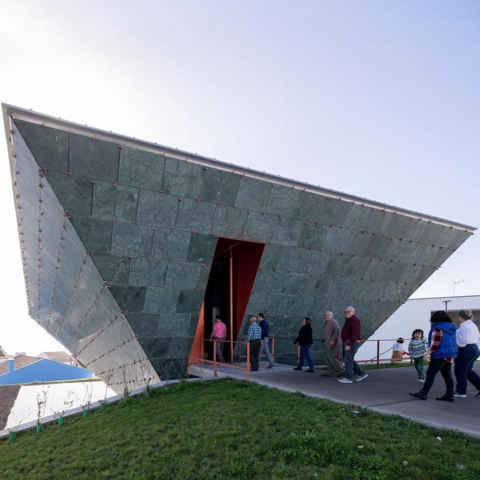 A Bernardo Rodrigues Architects fordított piramis alakú kápolnát hozott létre Portugáliában