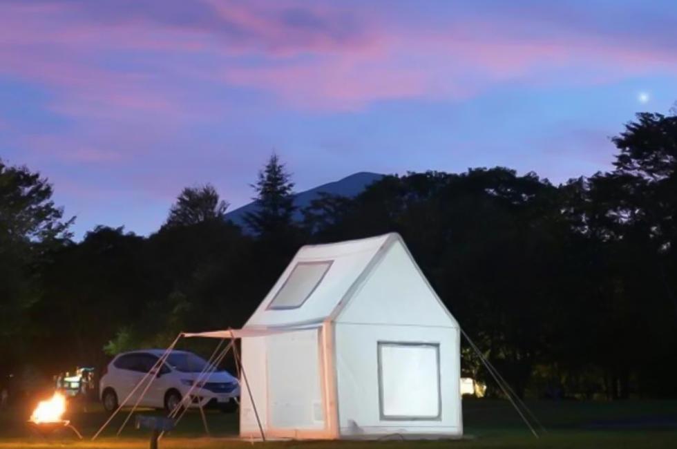 Az Air Architecture ház alakú felfújható sátra tökéletes otthont nyújt az otthontól távol