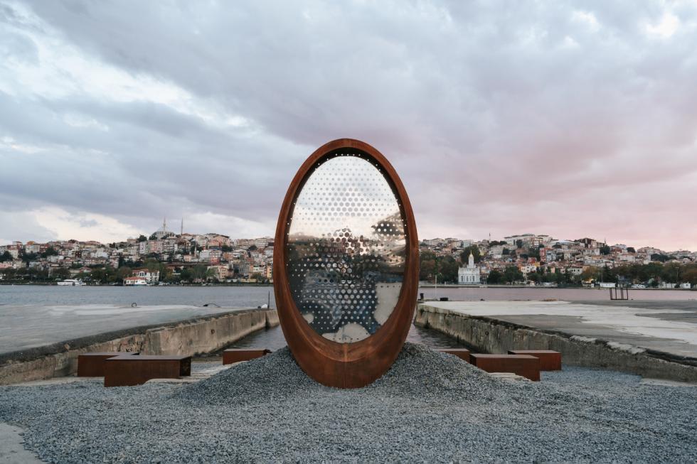 A ” The Gate” installáció egy futurisztikus átjárót szimbolizál