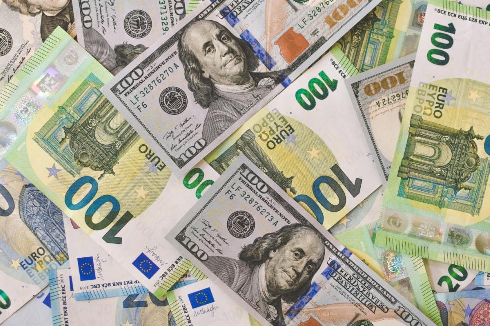 A dollár veszít erejéből az euróval szemben
