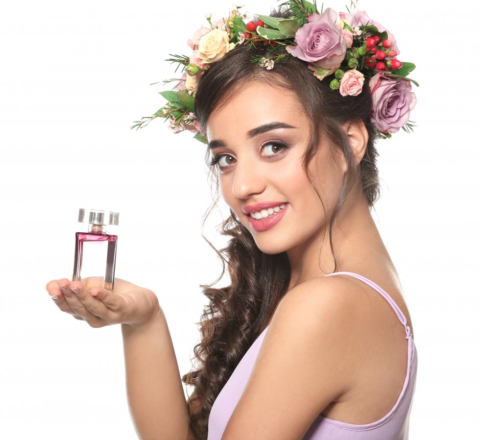 Nőiesség és illatok: a legjobb női parfümök a szépség szolgálatában
