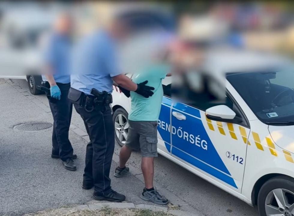 Rendőrtisztet előzött az autótolvaj