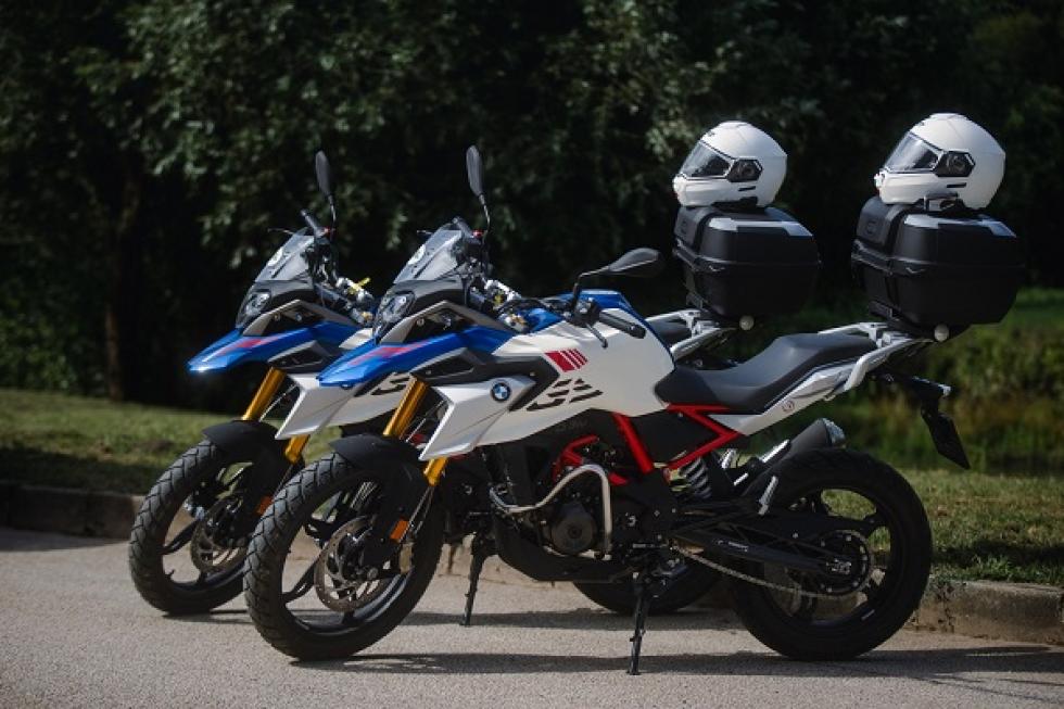 Rendőrök terepmotorral