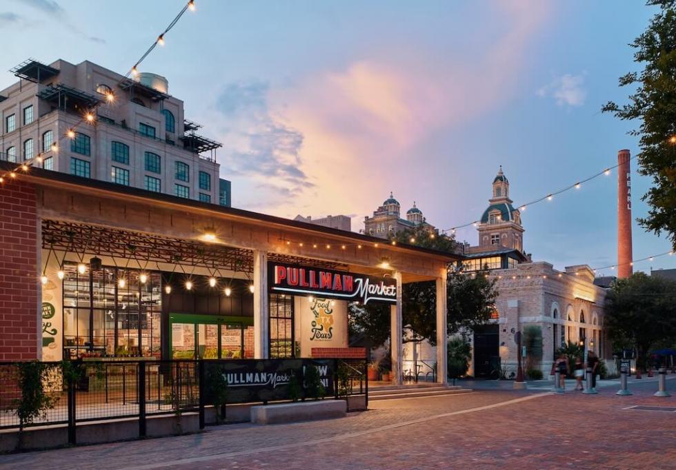 Egy történelmi üveggyárból lett közösségi piac