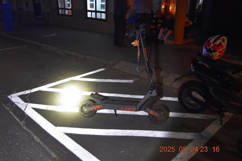 Életveszélyesen sérült a rolleres