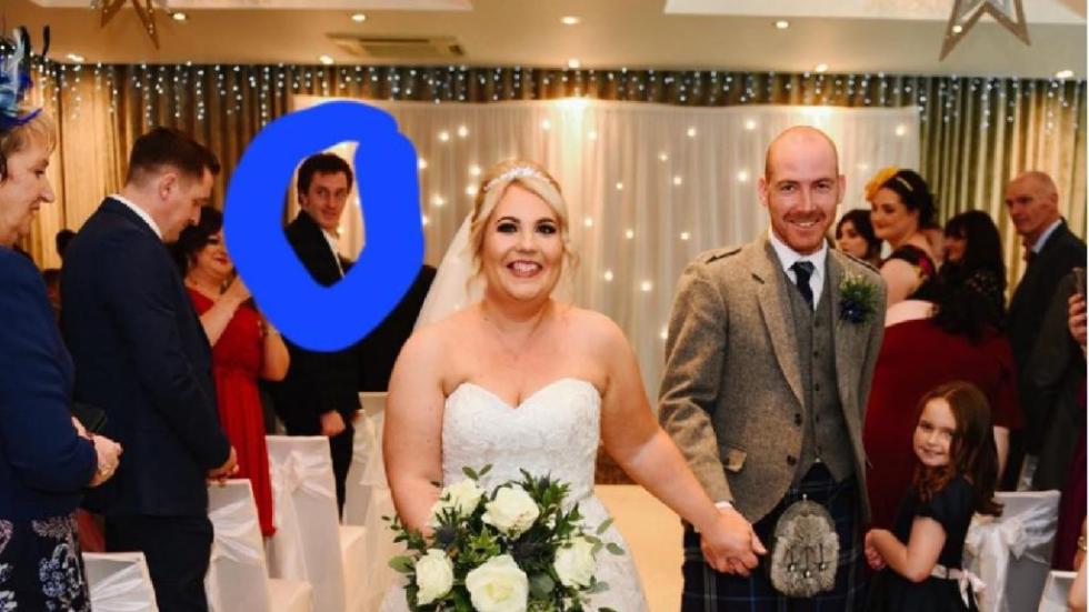 Négy év után derült ki, hogy ki volt az a férfi, akit senki sem ismert a násznépből