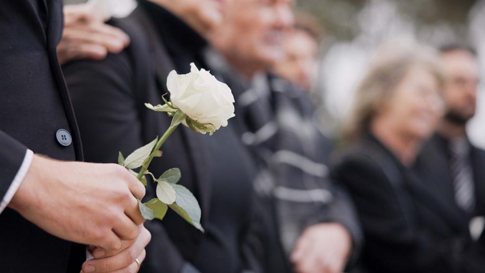 A temetésén jelent meg a fiatal férfi