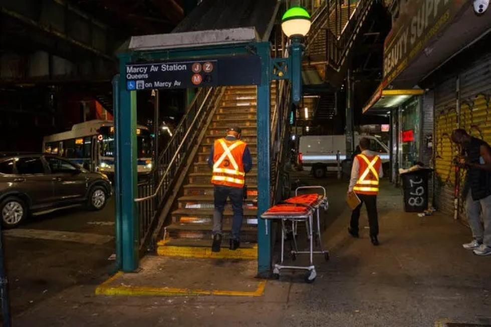 „Metrószörfözés” közben halt meg két tizenéves lány