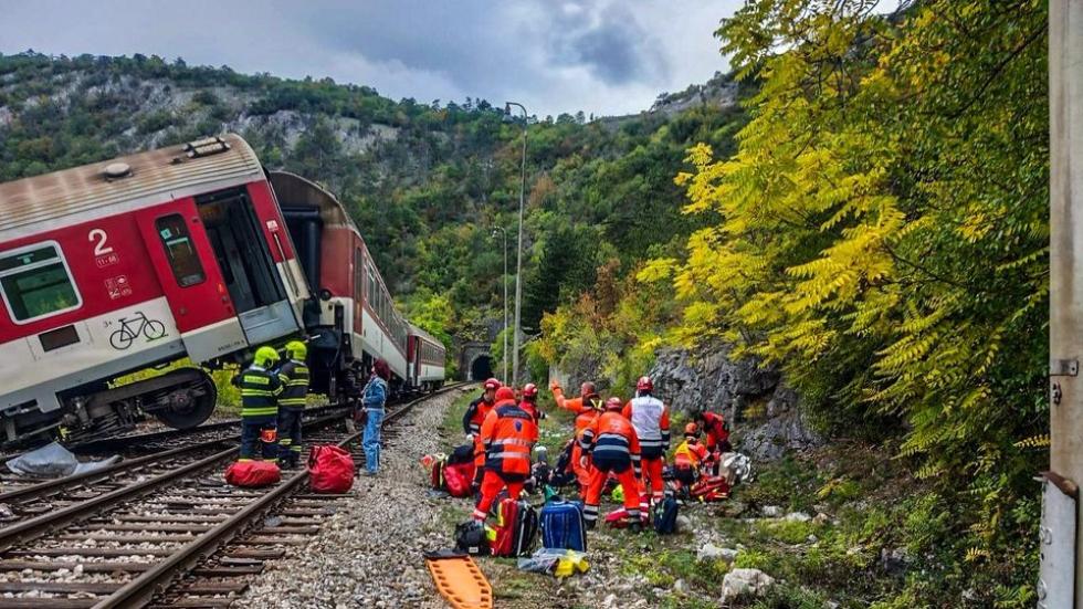 Őrizetbe vették a szlovákiai vonatbalesetben részes egyik mozdonyvezetőt