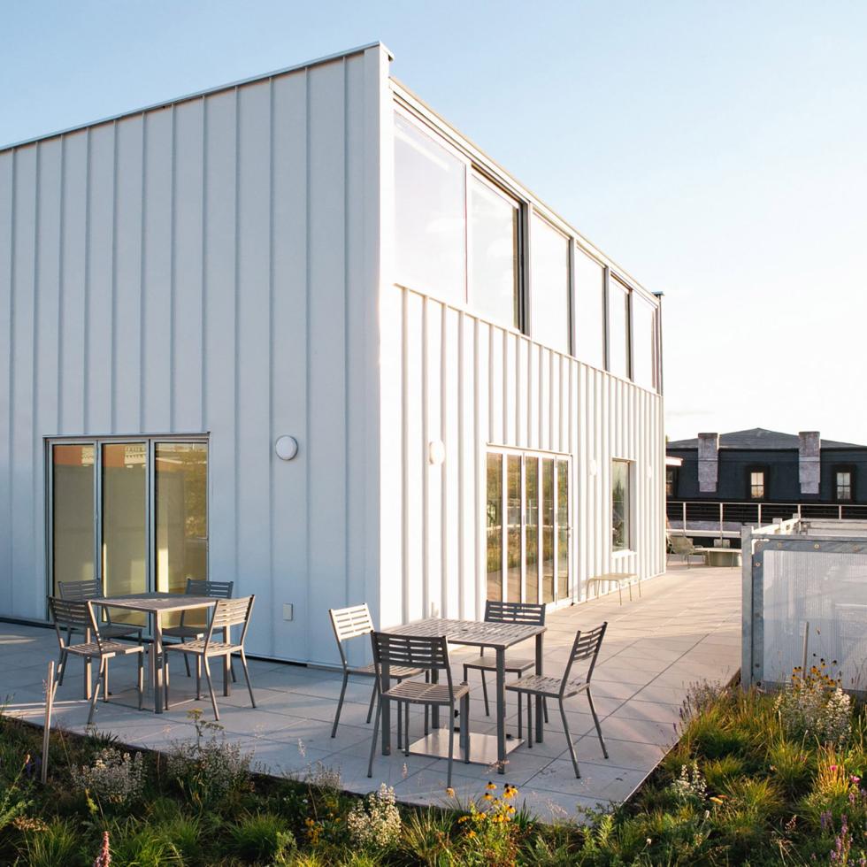 Egy elhagyott ipari épületből pezsgő közösségi tér New York államban