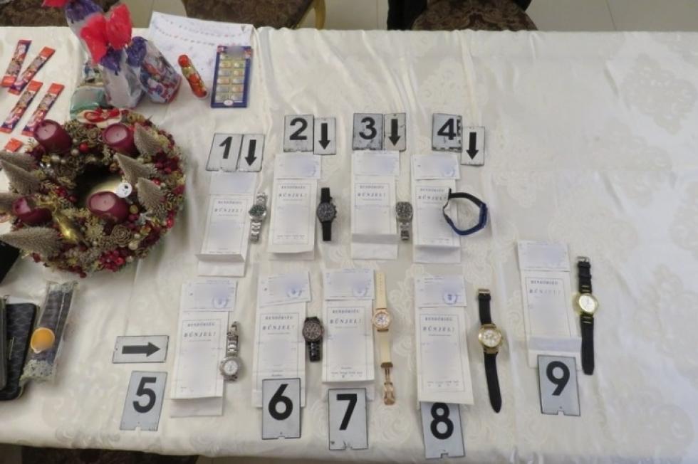 Értéktelen festmények, hamis ígéretek