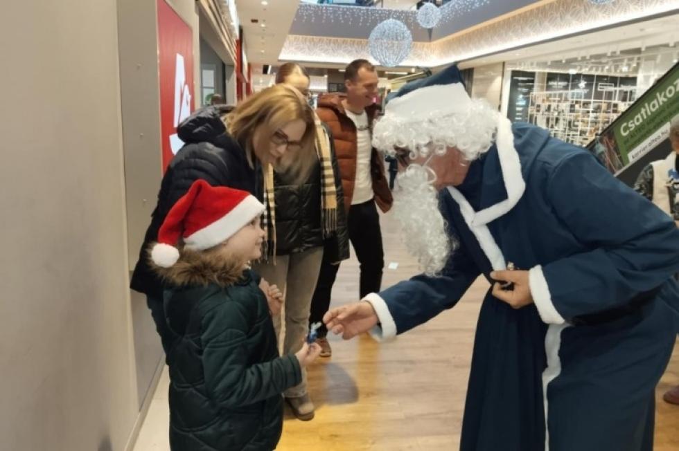 Akcióban a kék Mikulás