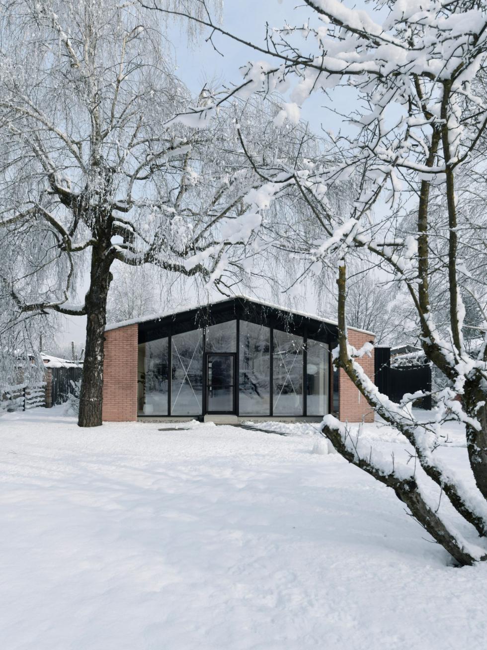 Egy poszt‑háborús ház kortárs otthonná alakítása