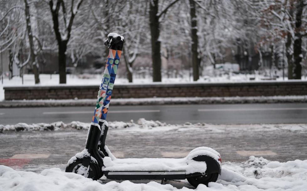 Elektromos rollerezés télen