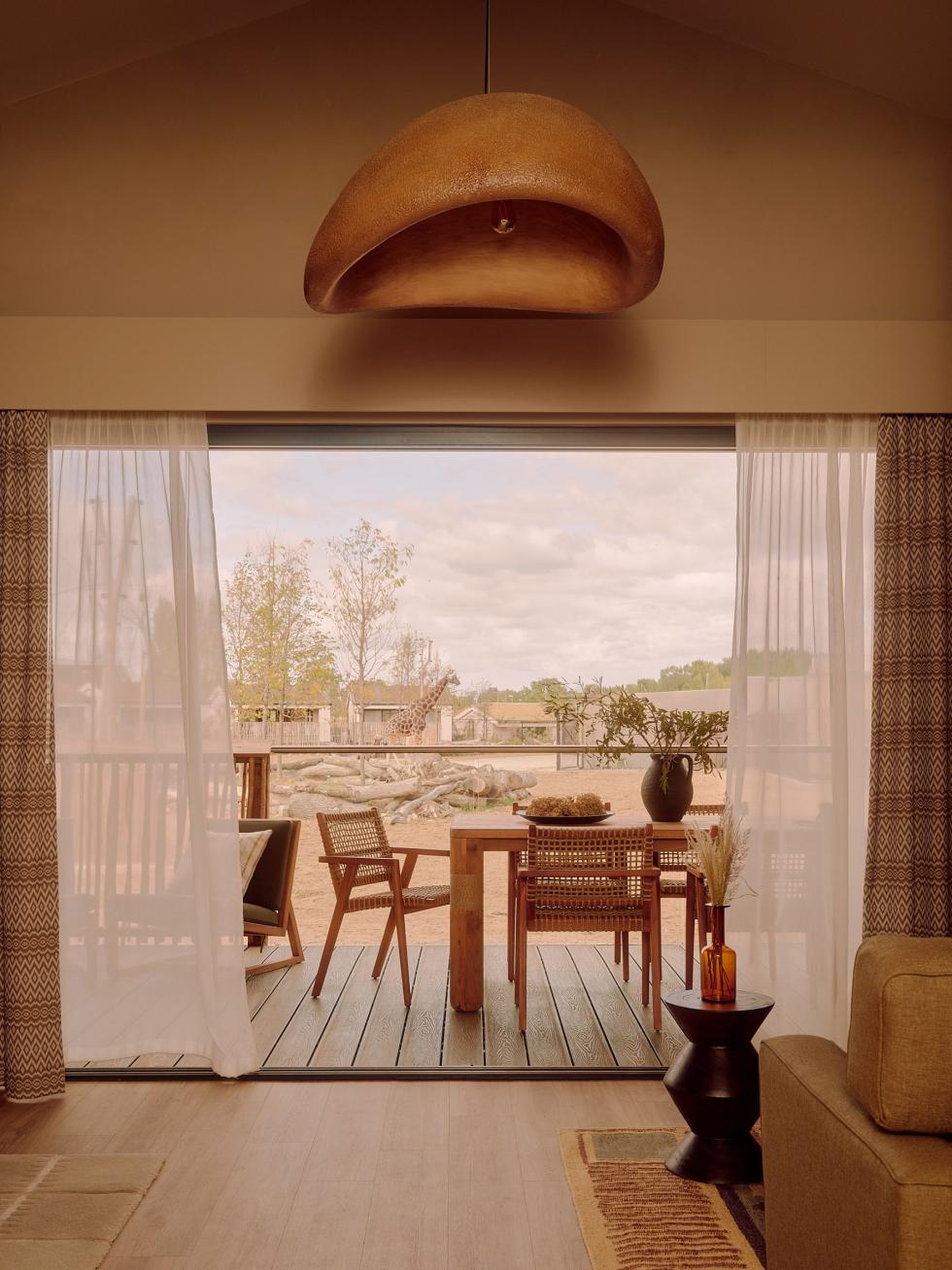 Afrikai szafari hangulat Londonban: megnyílt Chesteri Állatkert szállodája