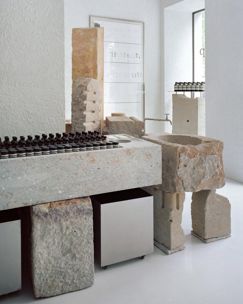 A múlt és a modern design találkozása egy bőrápolási márka üzletében, Barcelonában