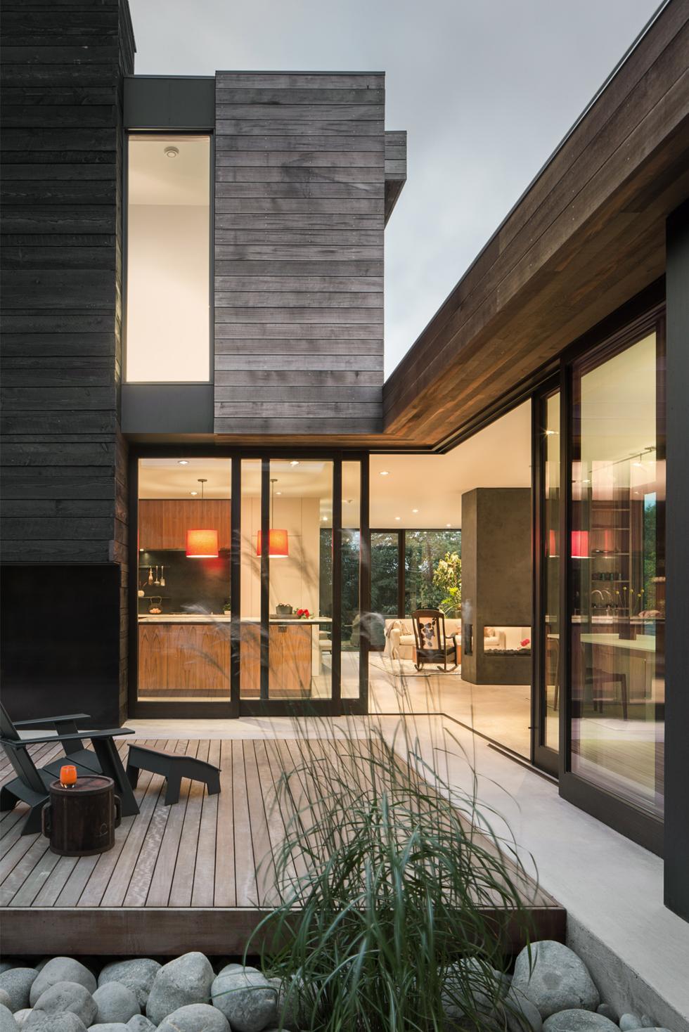 Belső udvar köré szervezett nyugodt otthon: az MW Works Helen Street House projektje
