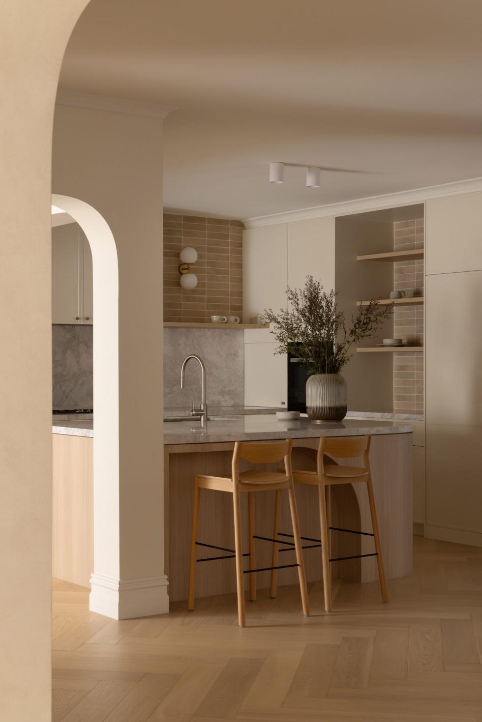 Lágy ívek és visszafogott elegancia jellemzi a Crissy Zhang Design melbourne-i otthonát