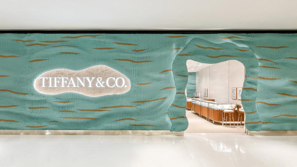 A Tiffany & Co üzlete olyan, mint egy fonott ékszerdoboz